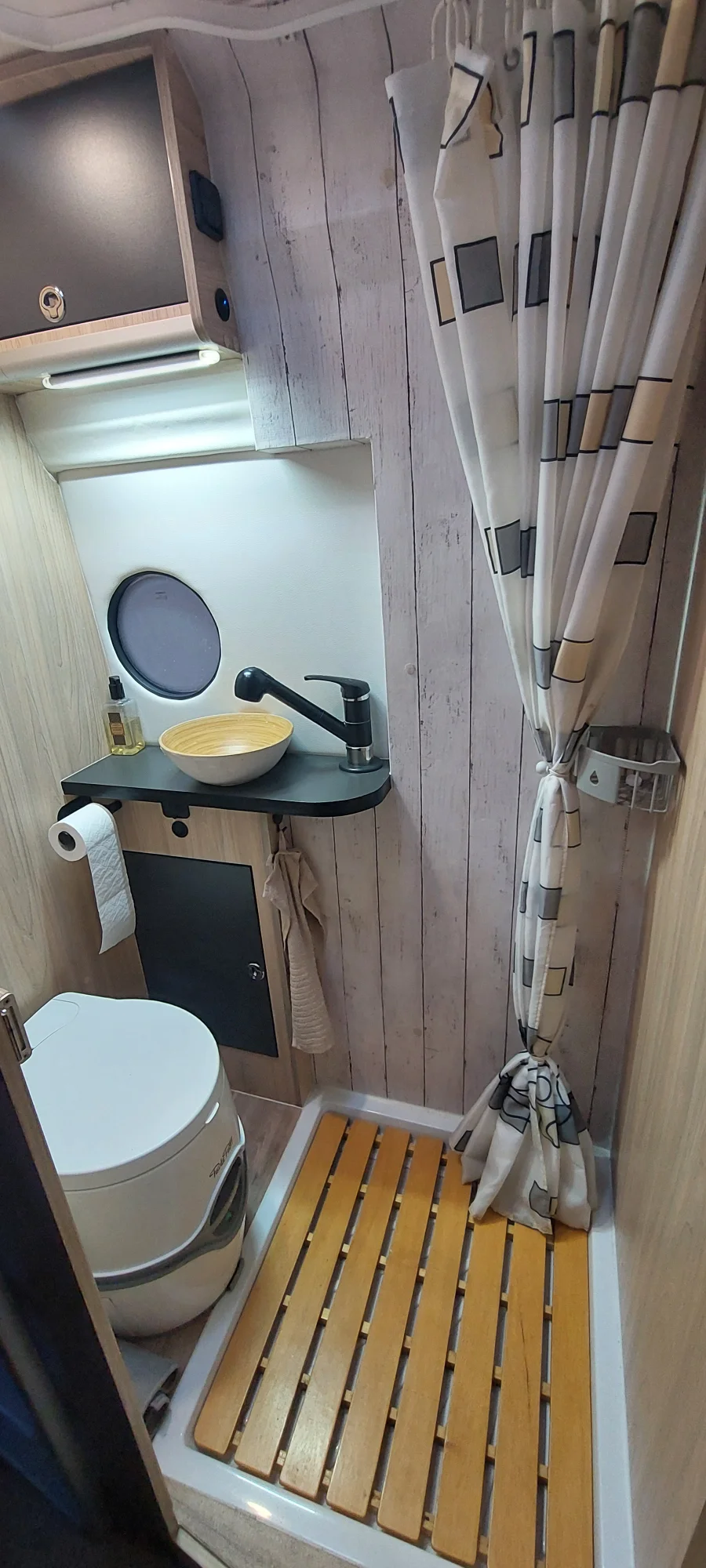 Camper F. Ducado con muchisimos extras en cabina y vivienda