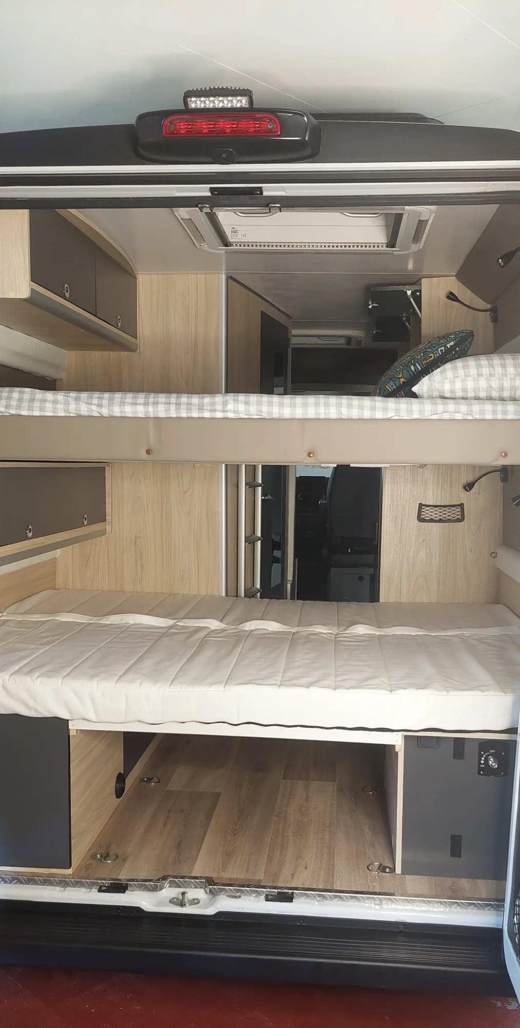 Camper F. Ducado con muchisimos extras en cabina y vivienda