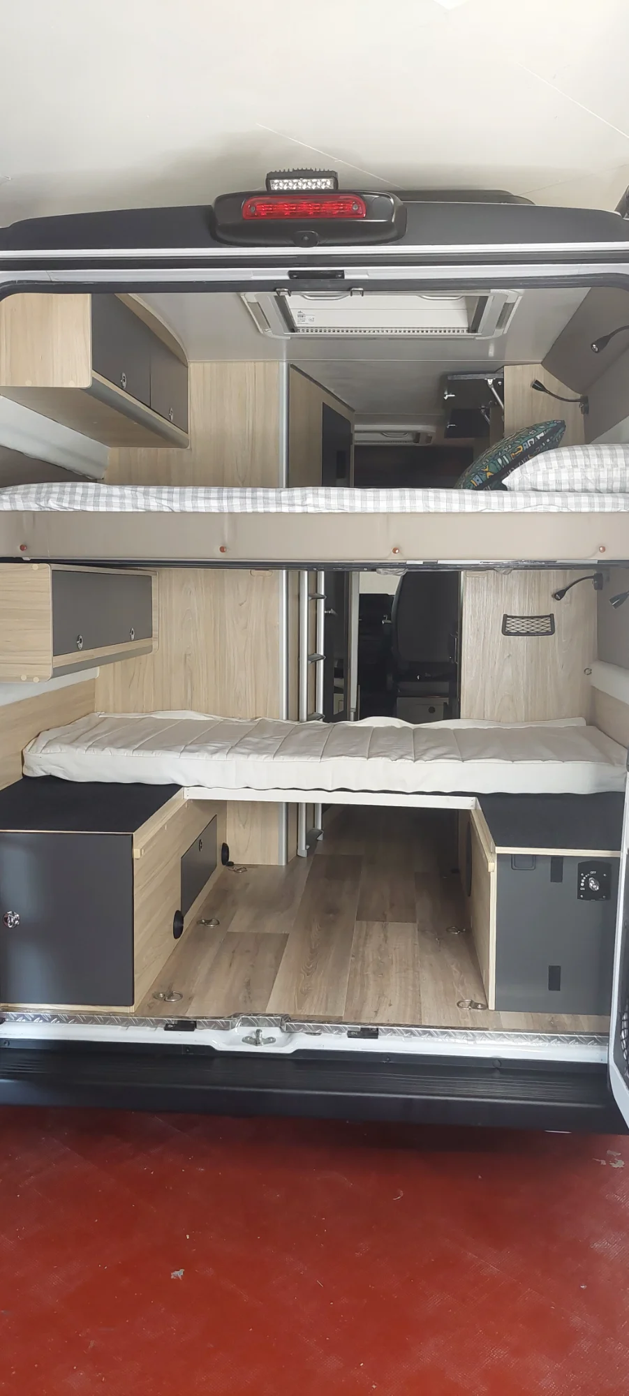 Camper F. Ducado con muchisimos extras en cabina y vivienda