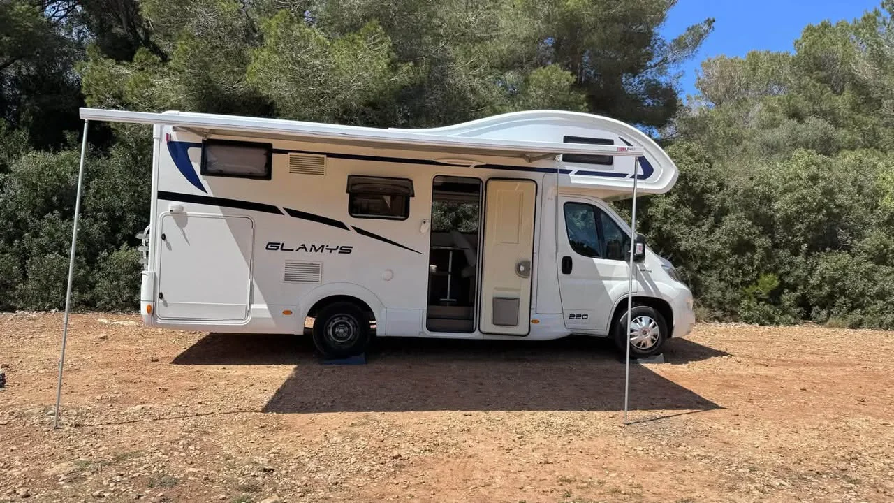 autocaravana Mclouis glamys 220 6 plazas año 2020