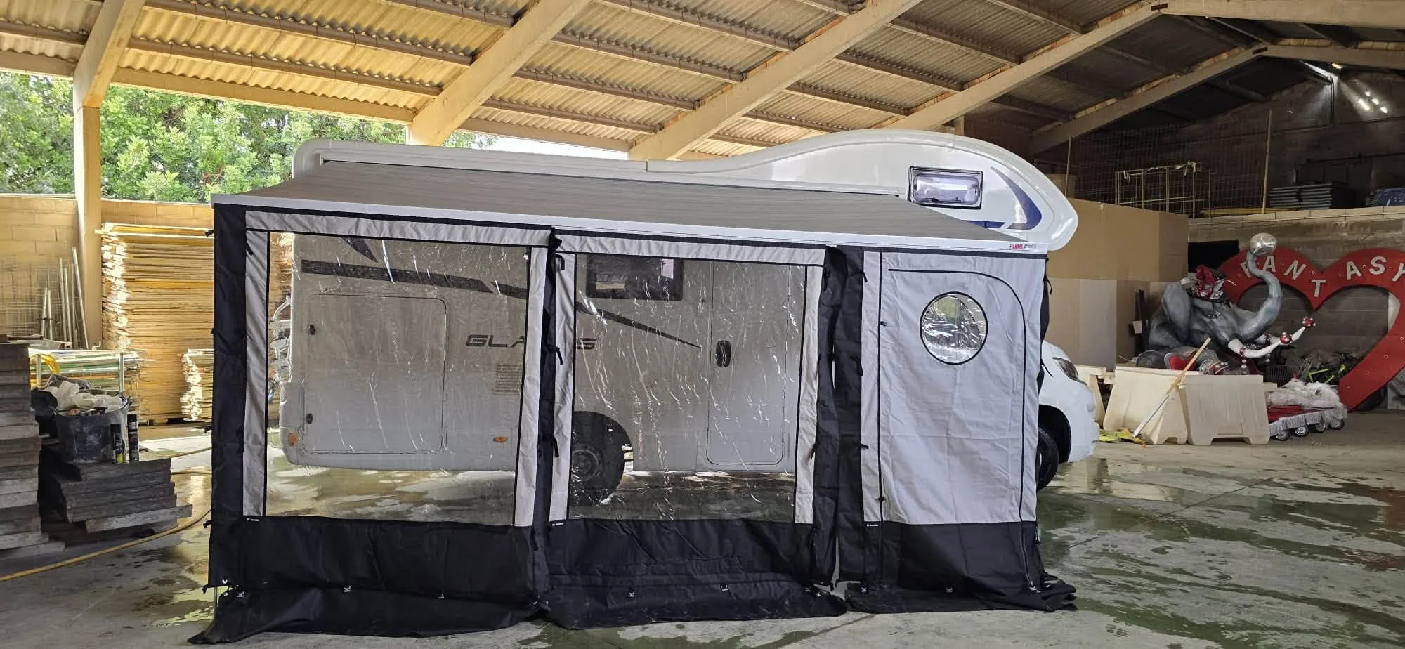 autocaravana Mclouis glamys 220 6 plazas año 2020