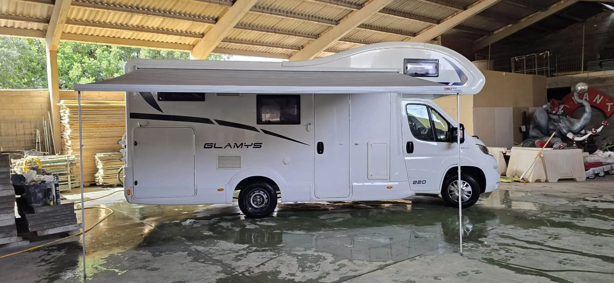 autocaravana Mclouis glamys 220 6 plazas año 2020