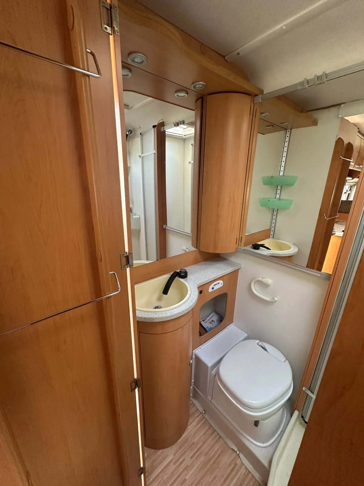 Hymer Camp 682 CL 110 CV – amplia, muy cuidada y equipada