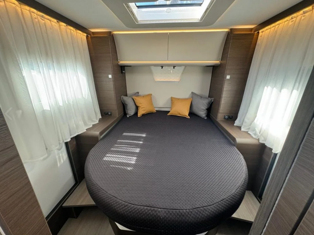 ADRIA SONIC SUPREME 700 DC