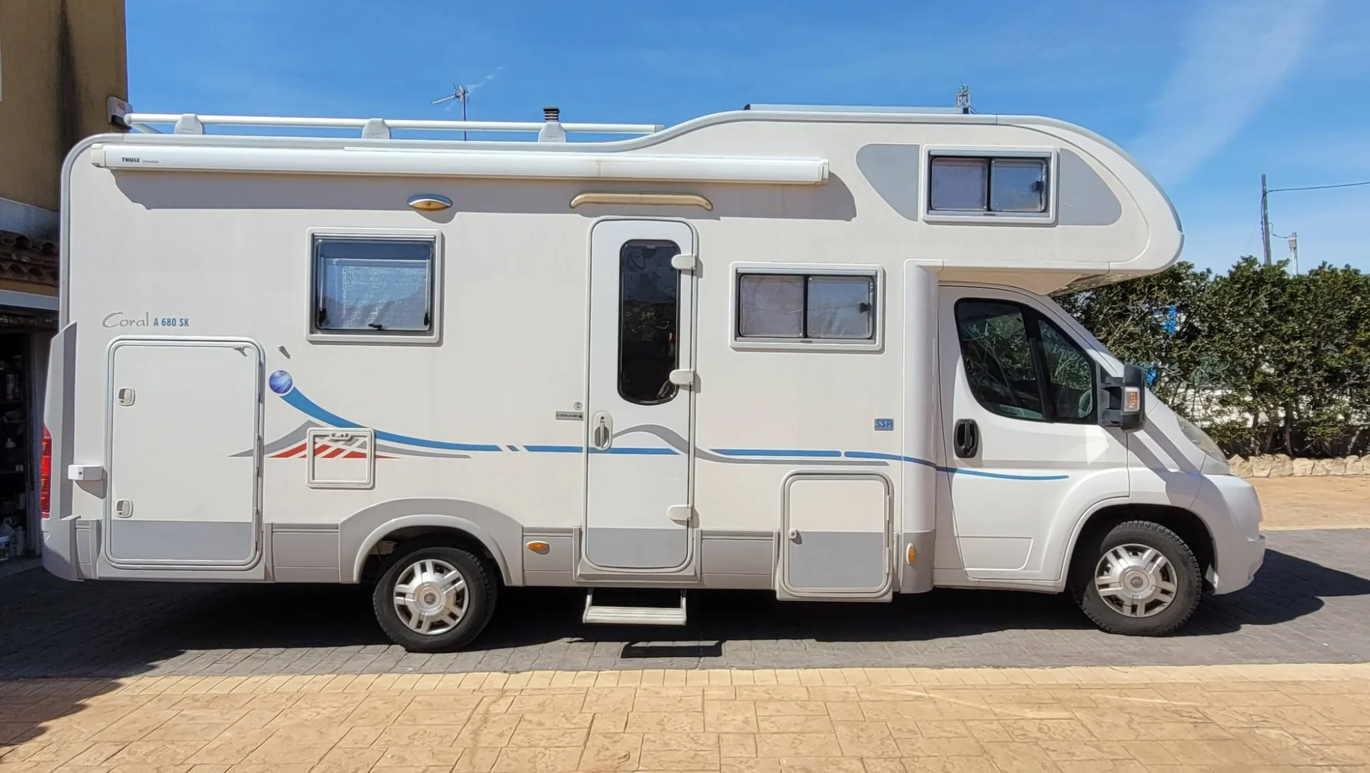 Adria fiat ducato autocaravana 4 plazas con garaje para moto