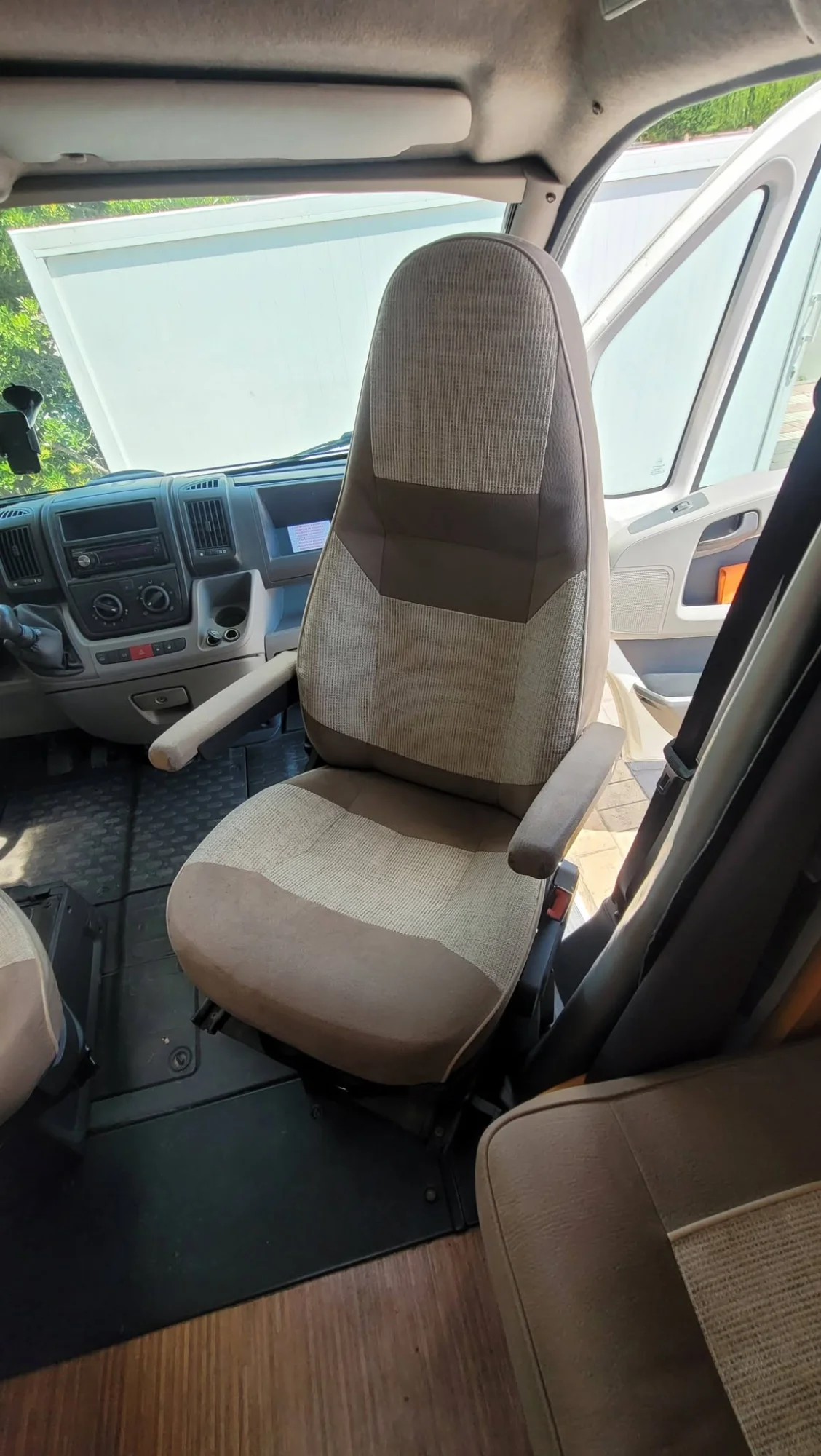 Adria fiat ducato autocaravana 4 plazas con garaje para moto