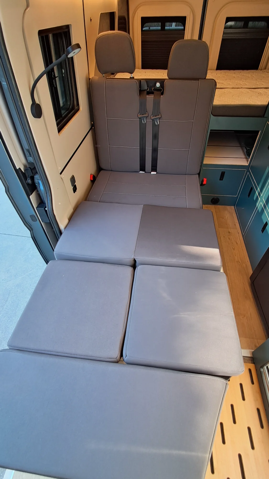 Espectacular camper automatica seminueva para dormir 4