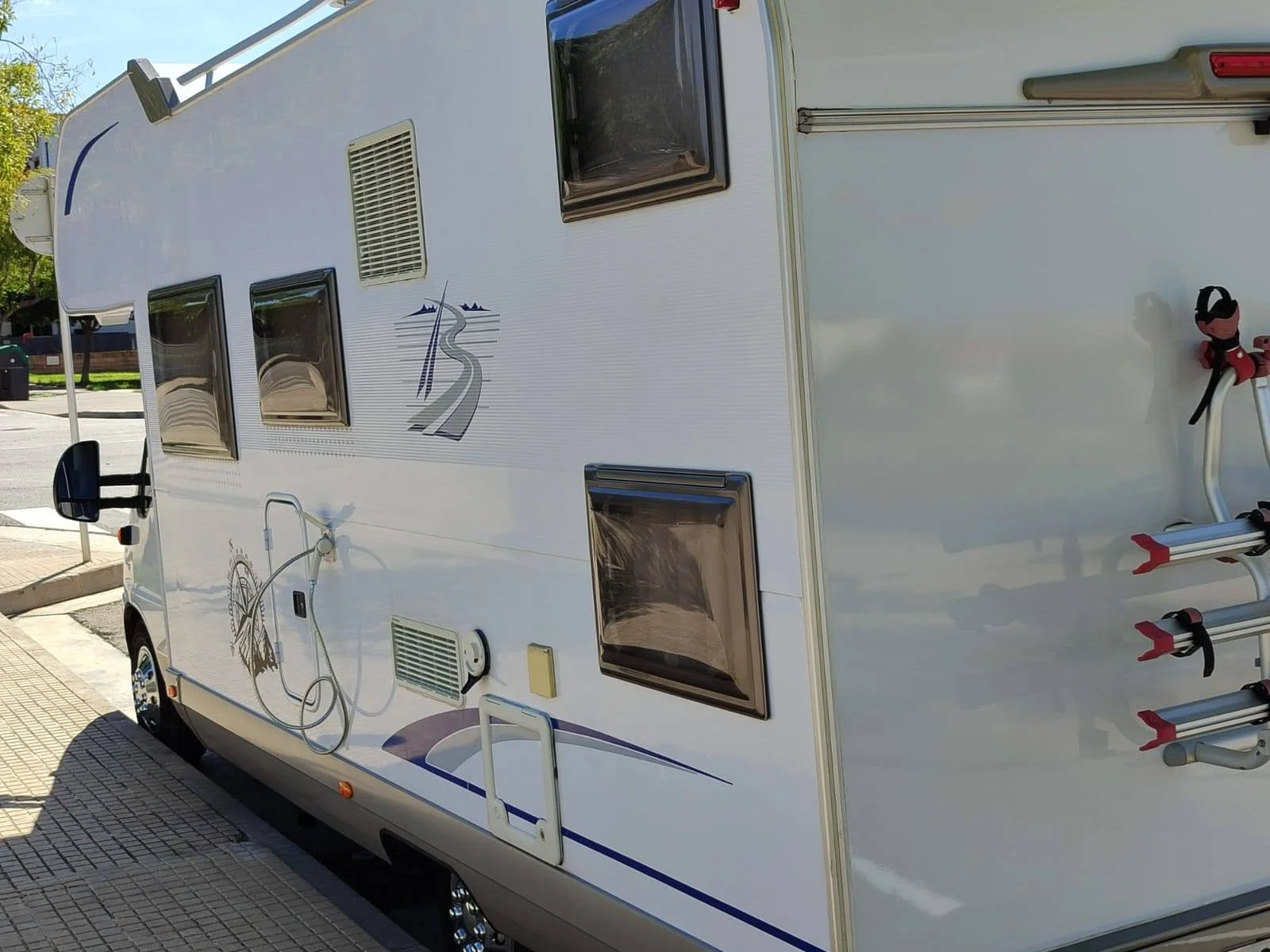 autocaravana capuchina bürstner 2006 6 plazas dormir