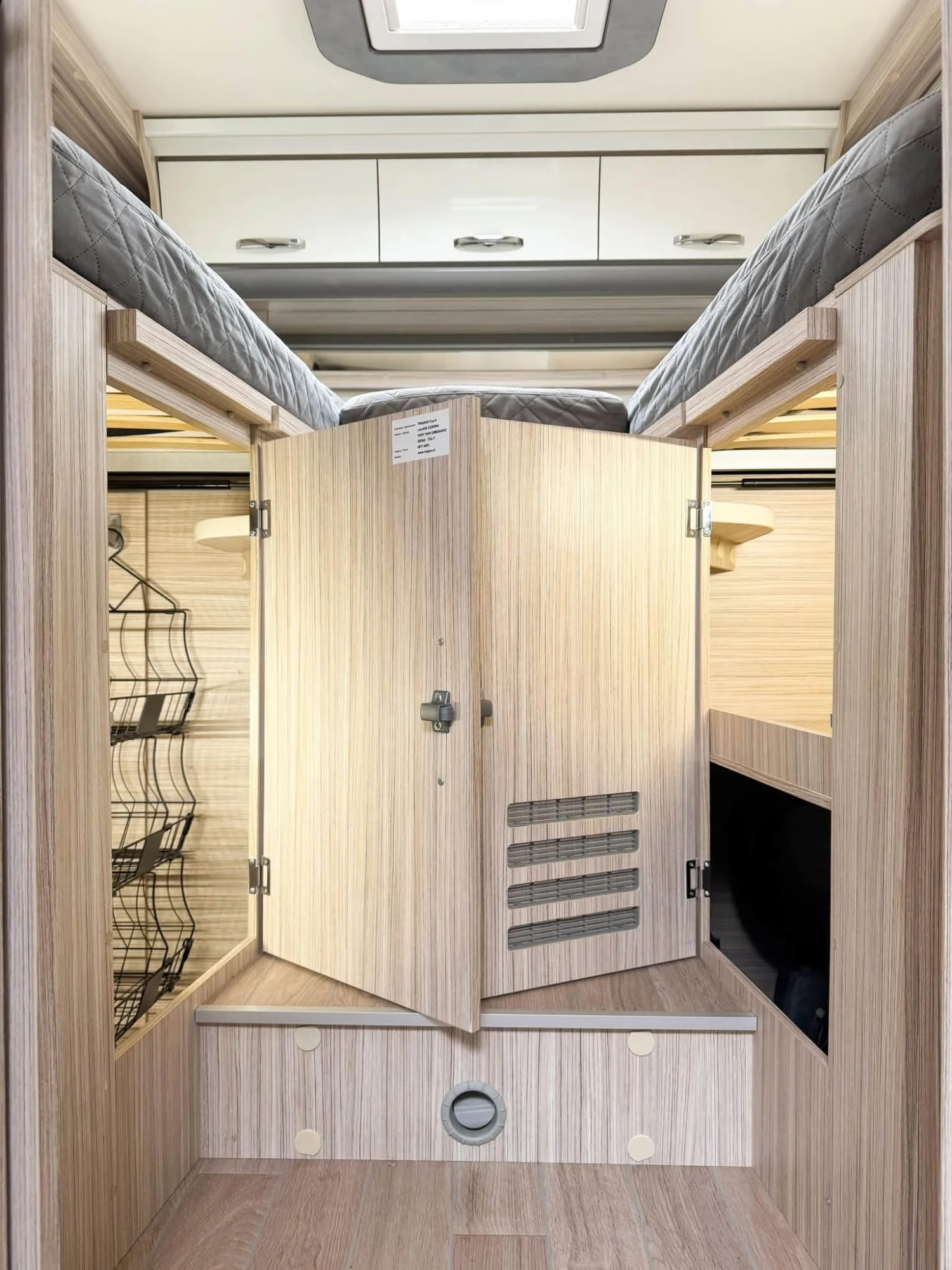 Elnagh magnum 530 autocaravana autónoma 5 plazas totalmente equipada