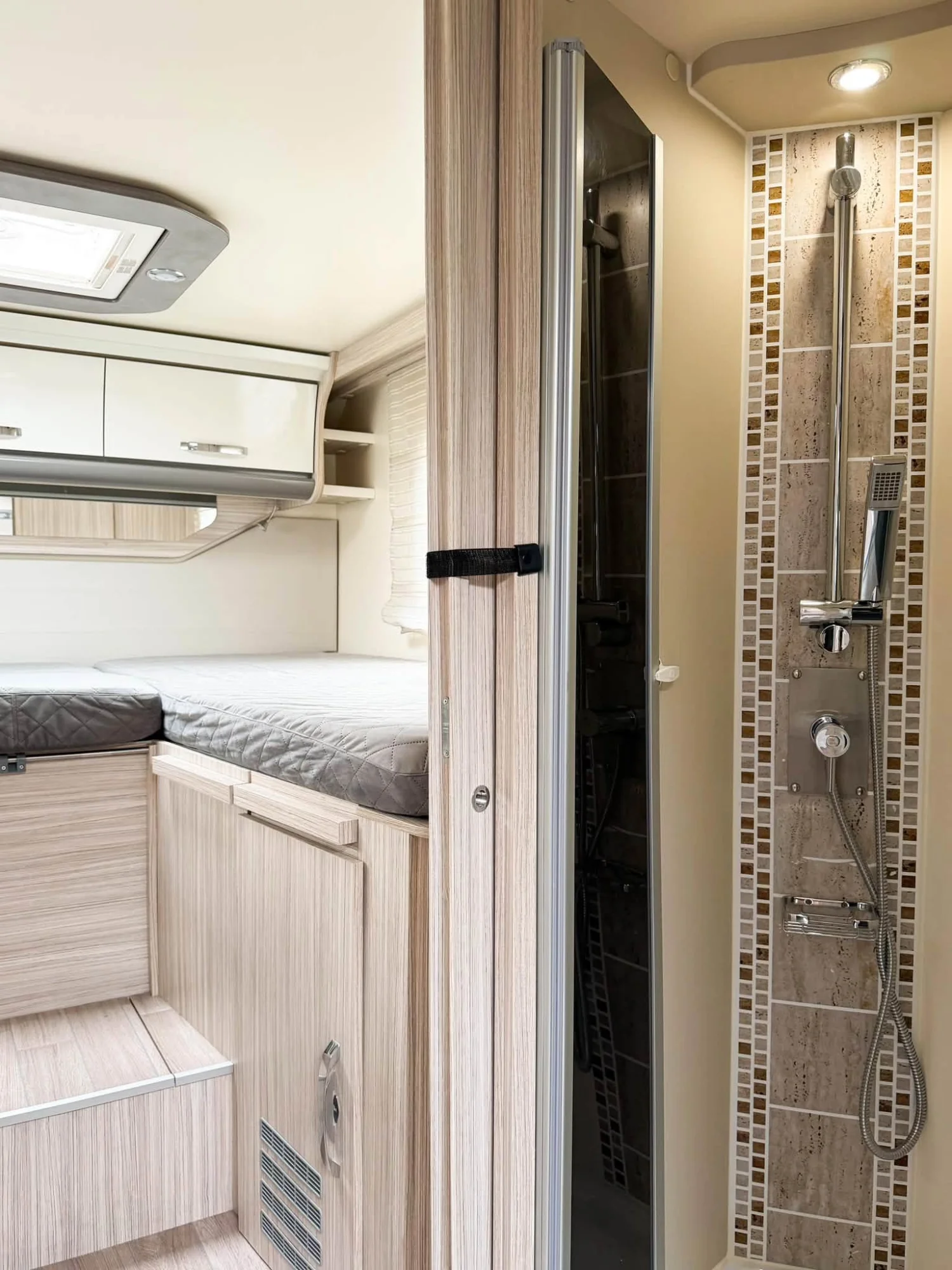 Elnagh magnum 530 autocaravana autónoma 5 plazas totalmente equipada