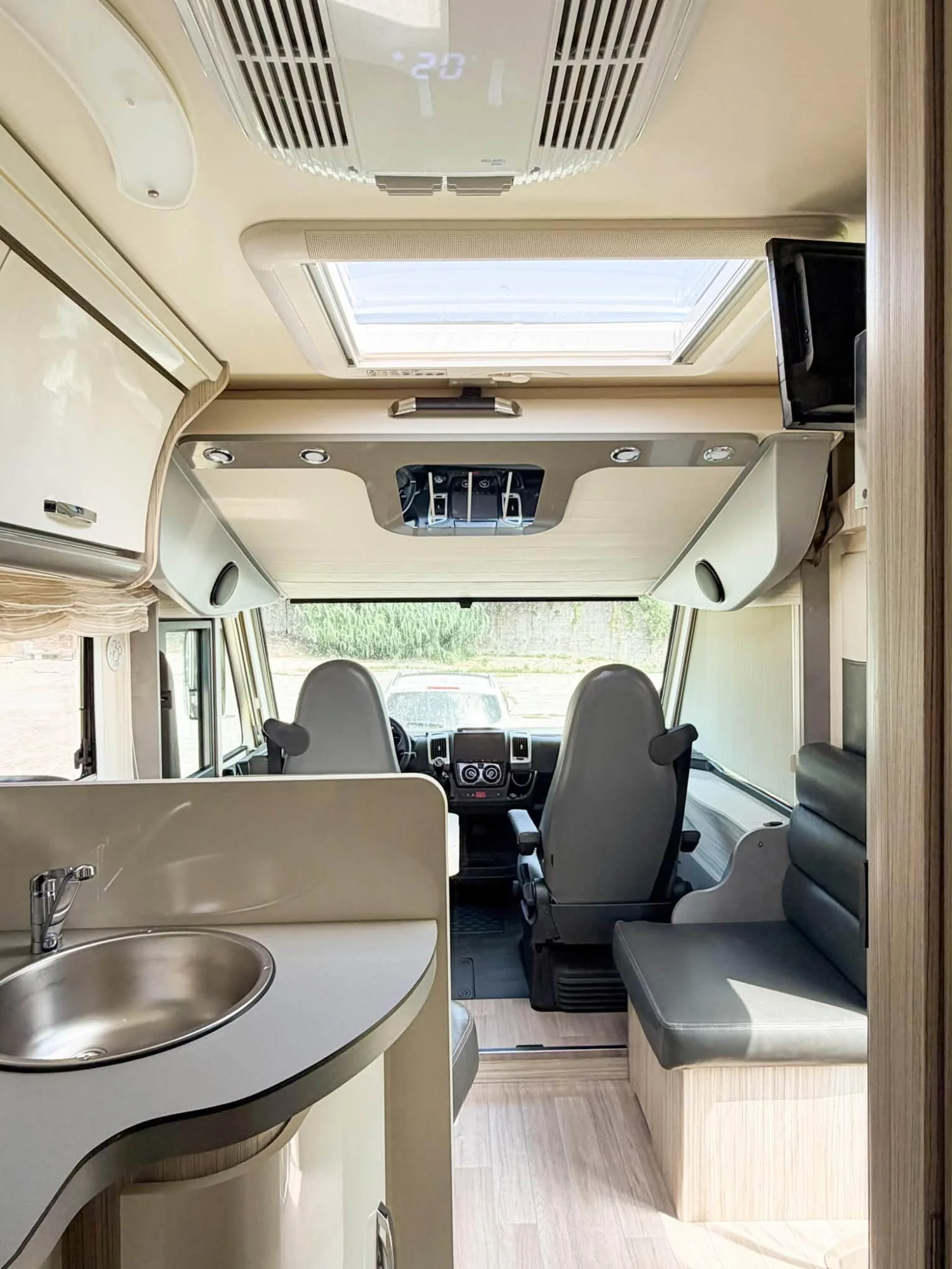Elnagh magnum 530 autocaravana autónoma 5 plazas totalmente equipada