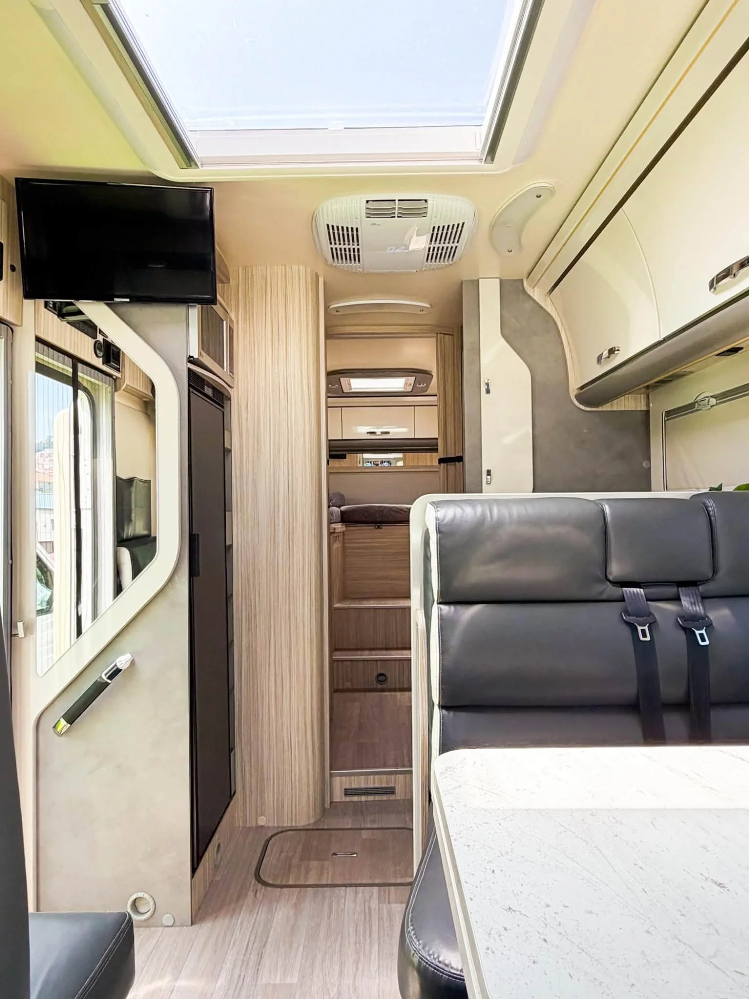 Elnagh magnum 530 autocaravana autónoma 5 plazas totalmente equipada