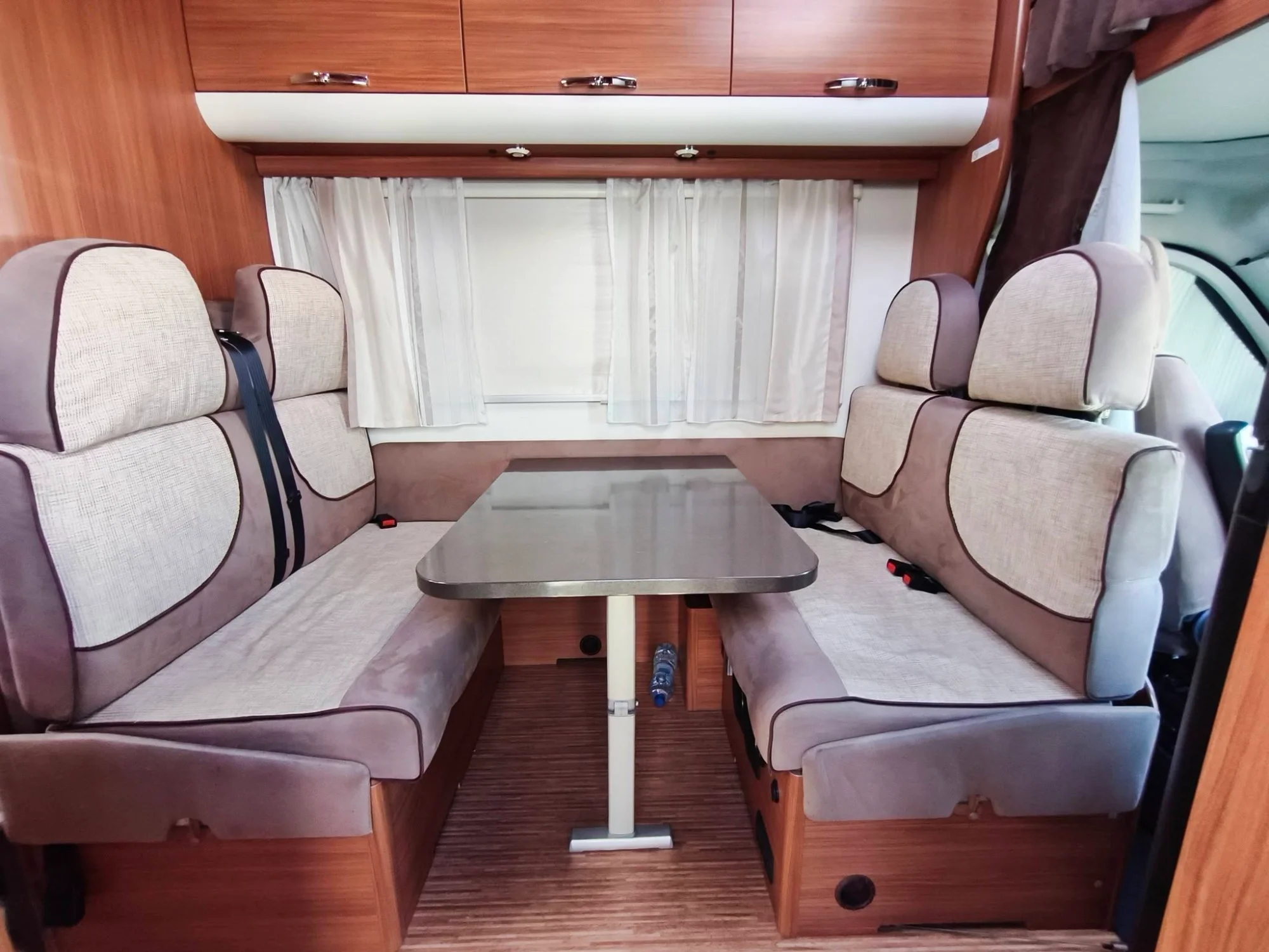 autocaravana capuchina fiat ducato 6 plazas con placas solares