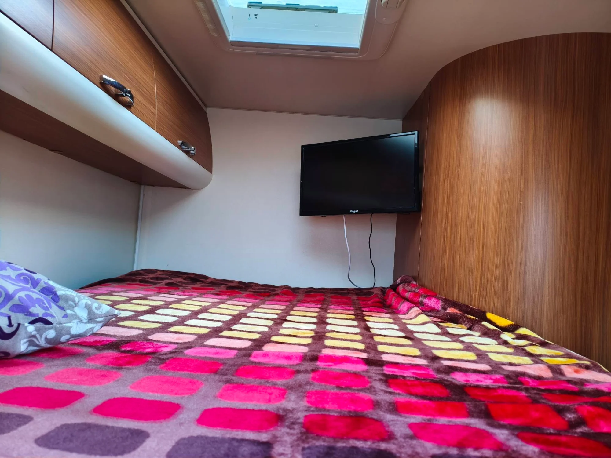 autocaravana capuchina fiat ducato 6 plazas con placas solares