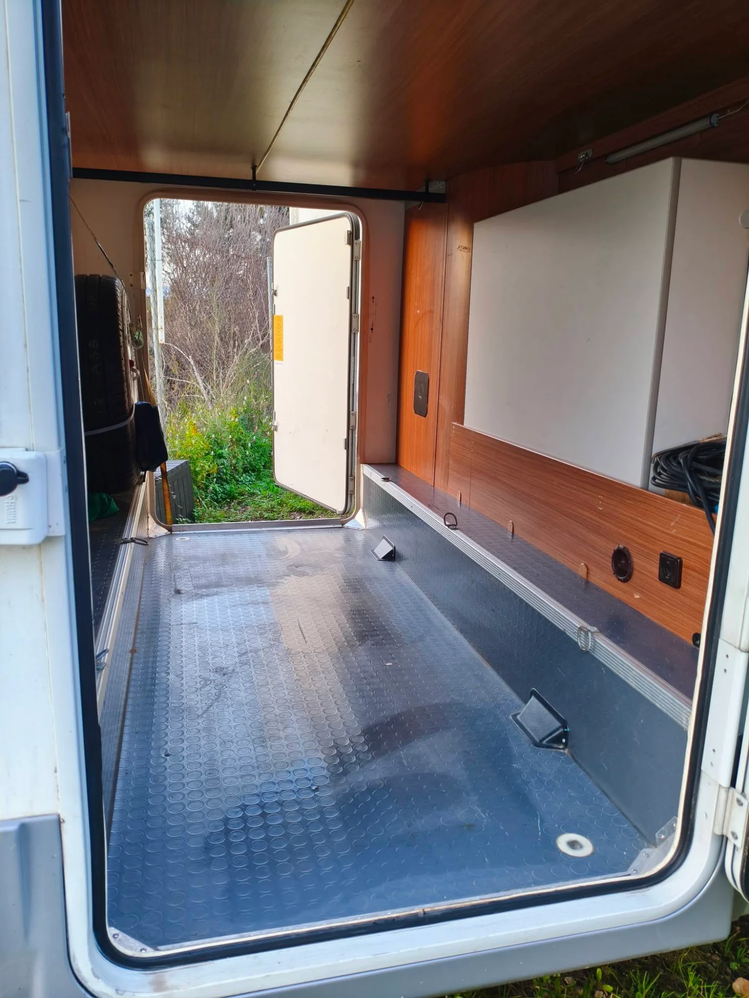 autocaravana capuchina fiat ducato 6 plazas con placas solares