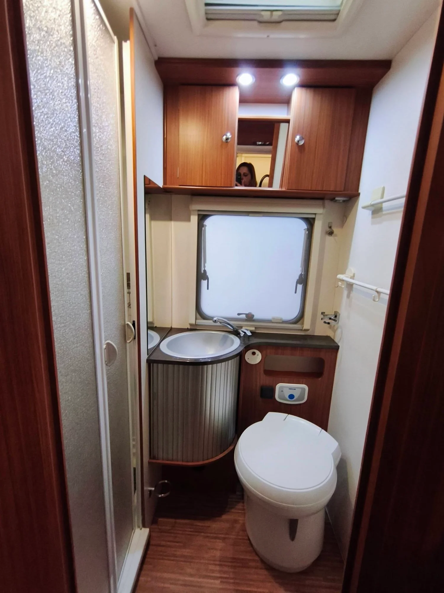 autocaravana capuchina fiat ducato 6 plazas con placas solares