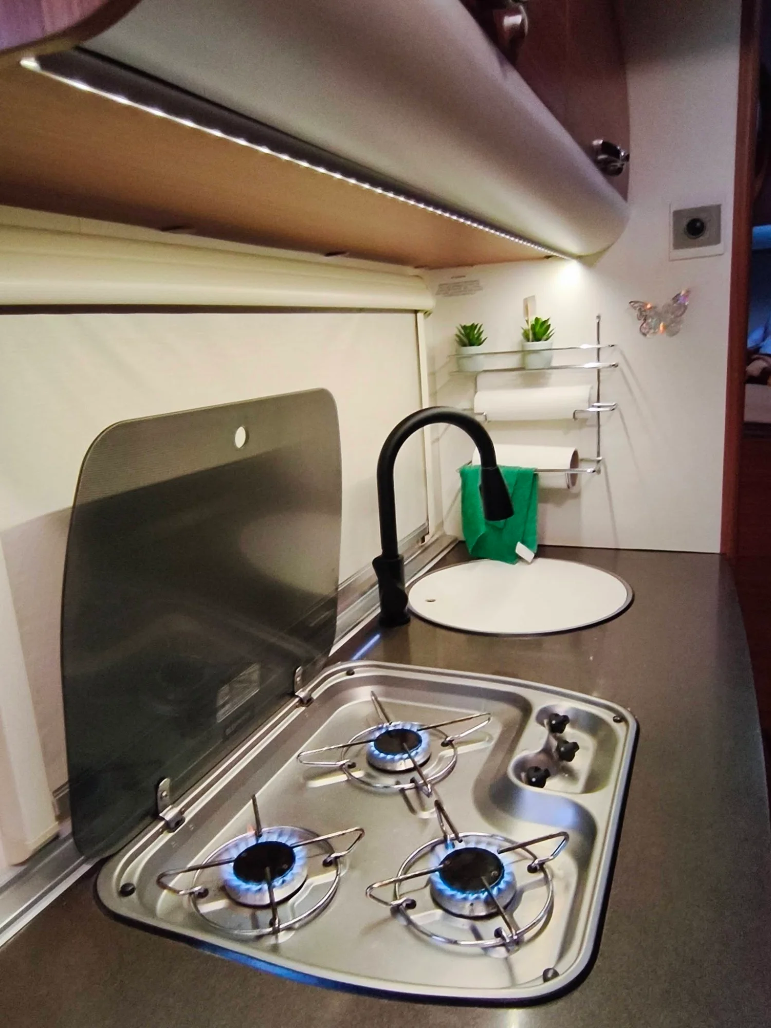autocaravana capuchina fiat ducato 6 plazas con placas solares