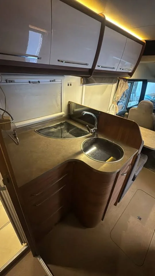 Autocaravana itineo 7.40m 130cv 4 plazas con solar